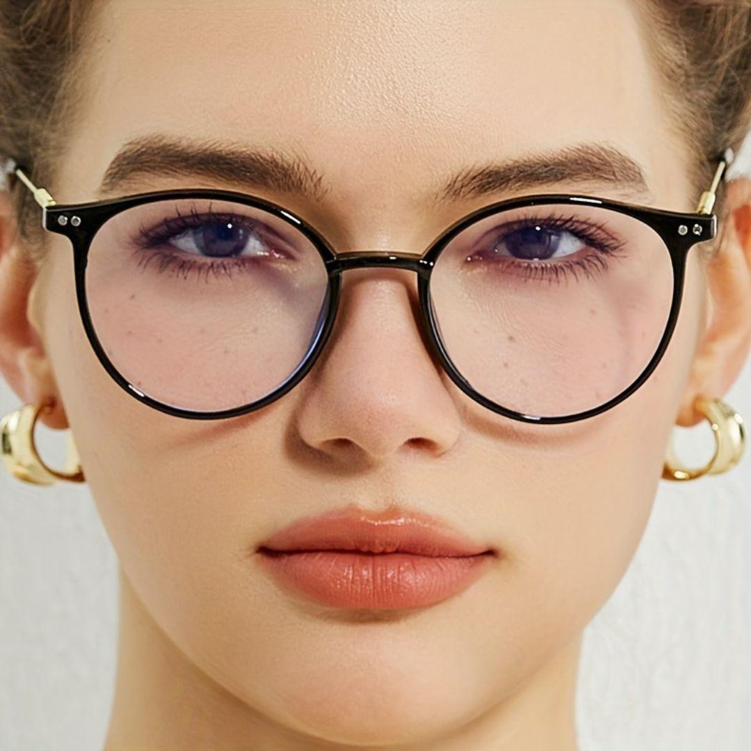 Armação de óculos de grau feminino com design moderno e sofisticado. Leve, resistente e confortável, ideal para uso diário. Compatível com diversos tipos de lentes, proporcionando estilo e praticidade.