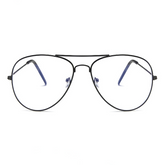 Óculos Verona anti luz azul com armação metálica leve e resistente. Lentes com proteção UV400, narigueiras ajustáveis e design aviador sofisticado. Ideal para proteção e estilo diário.