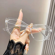 Armação de óculos de grau moderna com proteção luz azul. Design sofisticado e leve, lentes anti-reflexo e ajuste ergonômico. Ideal para proteger a visão contra fadiga ocular e o impacto da luz digital.