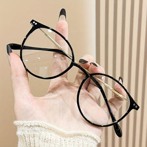 Armação de óculos de grau feminino com design moderno e sofisticado. Leve, resistente e confortável, ideal para uso diário. Compatível com diversos tipos de lentes, proporcionando estilo e praticidade.