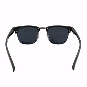 Óculos de Sol Masculino com armação vintage em acetato preto e metal. Lentes escuras com proteção UV400, estrutura leve e resistente para conforto e segurança durante o uso.