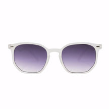 Óculos de Sol Masculino com lentes degradê e proteção UV400. Armação em acetato leve e confortável. Design moderno e sofisticado, ideal para estilo e proteção diária.
