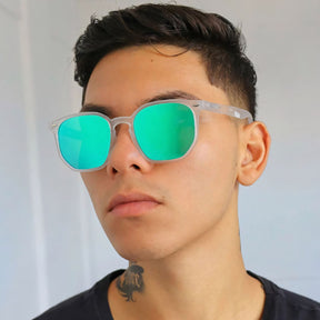 Óculos de Sol Masculino Sun Guard com hastes flexíveis e lentes escuras. Proteção UV400, armação em acetato leve e resistente para mais conforto e segurança visual.